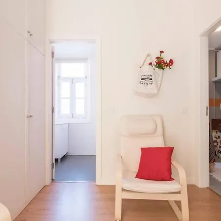 Traditional Tete's Studio On A Typical Neighborhood * Lisboa