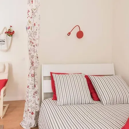 Traditional Tete's Studio On A Typical Neighborhood Апартаменты Лиссабон