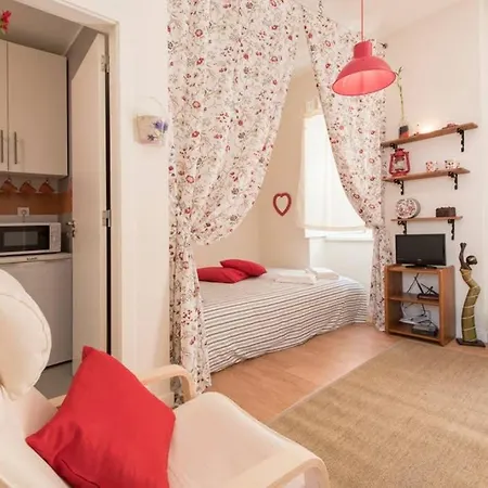Traditional Tete's Studio On A Typical Neighborhood Апартаменты Лиссабон