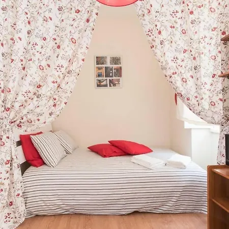 Apartment Traditional Tete's Studio On A Typical Neighborhood